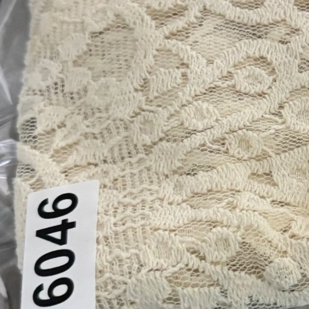 Banana Republic Lace Button Back Top Women XS Ivory‎ Cream Floral Sheer Romantic